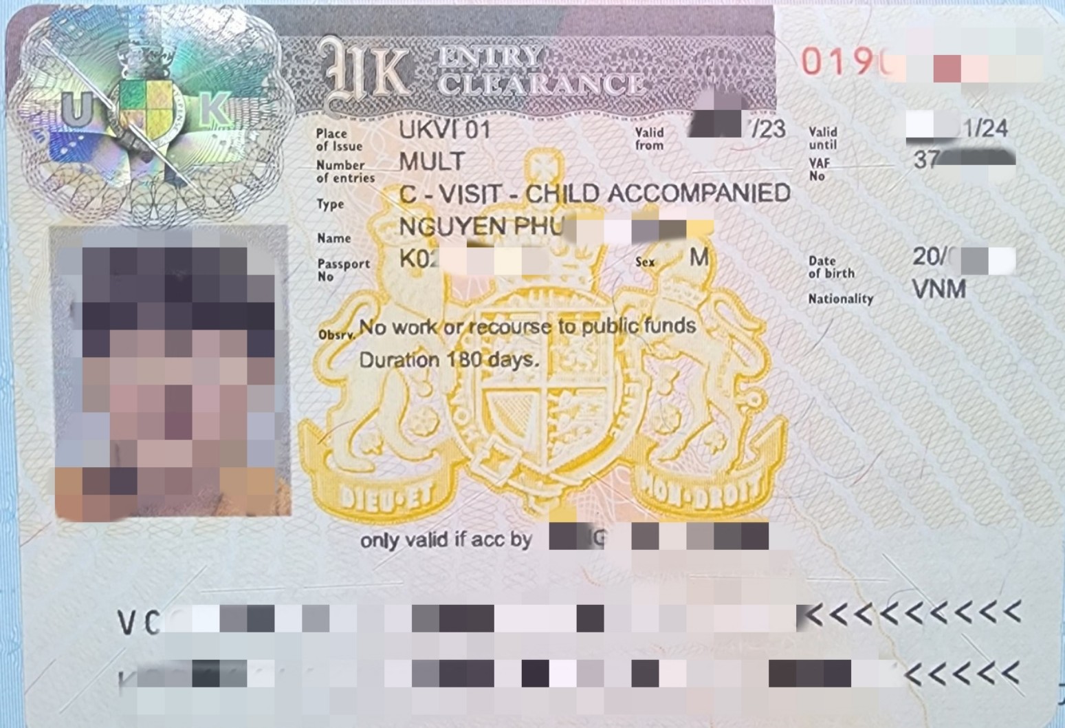 Anh Nhuận  vui mừng phấn khởi  khi nhận được tấm vé Visa Anh Quốc